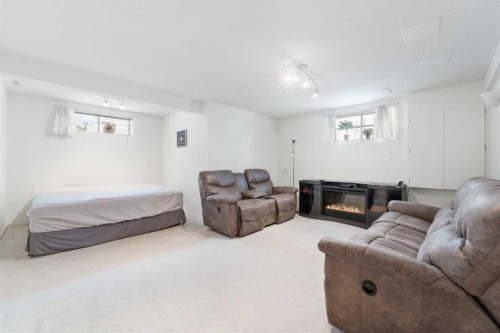 69 Hampstead Gardens Nw, Calgary, AB - Indoor With Fireplace