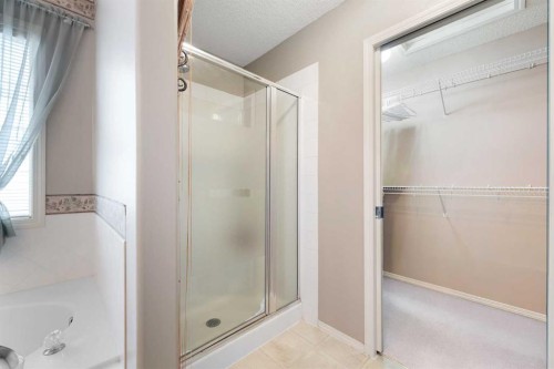 69 Hampstead Gardens Nw, Calgary, AB - Indoor Photo Showing Bathroom
