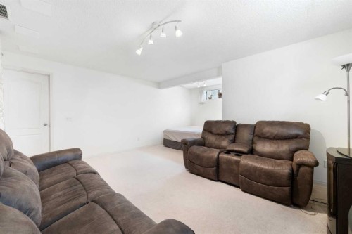 69 Hampstead Gardens Nw, Calgary, AB - Indoor Photo Showing Living Room