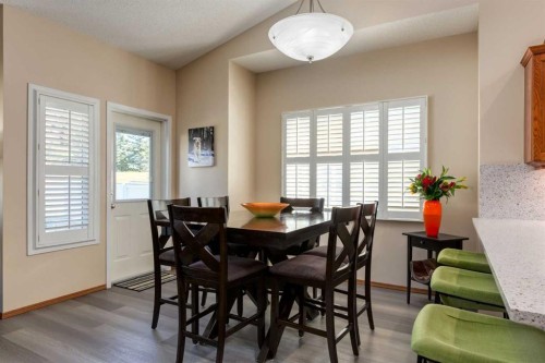 258 Millview Gardens Sw, Calgary, AB - Indoor Photo Showing Dining Room