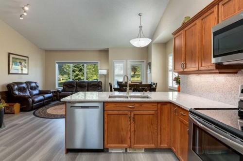 258 Millview Gardens Sw, Calgary, AB - Indoor Photo Showing Kitchen