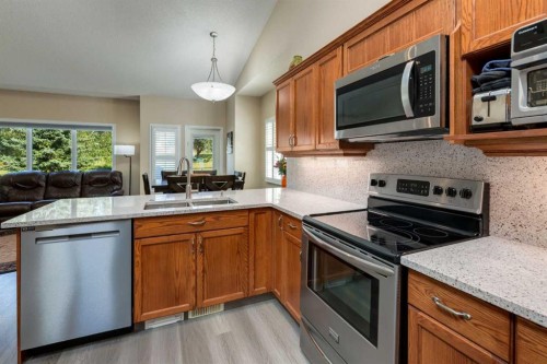 258 Millview Gardens Sw, Calgary, AB - Indoor Photo Showing Kitchen With Double Sink