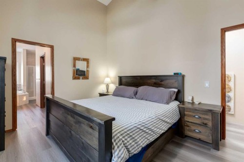 258 Millview Gardens Sw, Calgary, AB - Indoor Photo Showing Bedroom