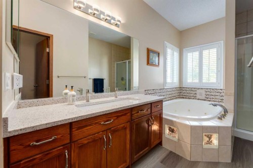 258 Millview Gardens Sw, Calgary, AB - Indoor Photo Showing Bathroom