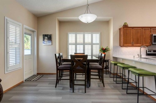 258 Millview Gardens Sw, Calgary, AB - Indoor Photo Showing Dining Room