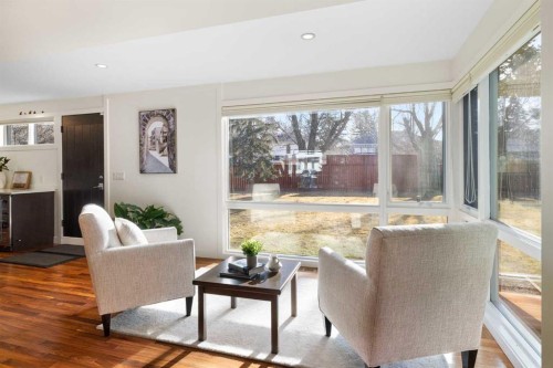 3323 Upton Place Nw, Calgary, AB - Indoor Photo Showing Living Room
