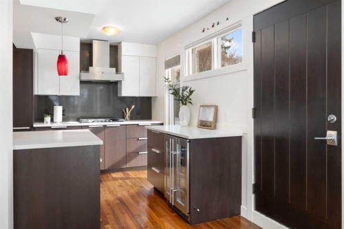 3323 Upton Place Nw, Calgary, AB - Indoor Photo Showing Kitchen With Upgraded Kitchen