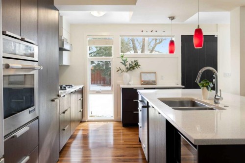 3323 Upton Place Nw, Calgary, AB - Indoor Photo Showing Kitchen With Double Sink With Upgraded Kitchen
