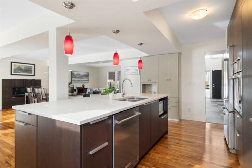 3323 Upton Place Nw, Calgary, AB - Indoor Photo Showing Kitchen With Double Sink With Upgraded Kitchen