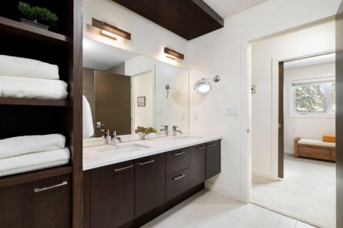 3323 Upton Place Nw, Calgary, AB - Indoor Photo Showing Bathroom