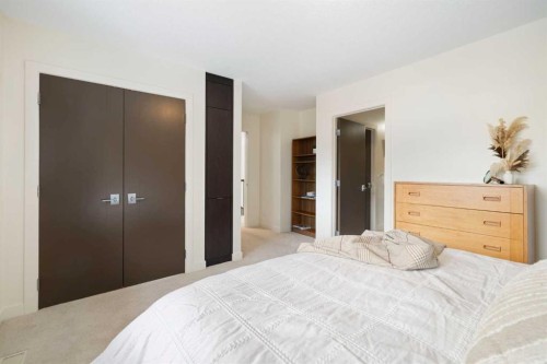 3323 Upton Place Nw, Calgary, AB - Indoor Photo Showing Bedroom