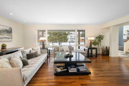 3323 Upton Place Nw, Calgary, AB - Indoor Photo Showing Living Room