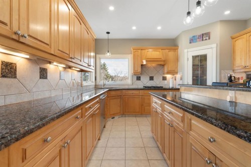 40 Arbour Estates Green Nw, Calgary, AB - Indoor Photo Showing Kitchen