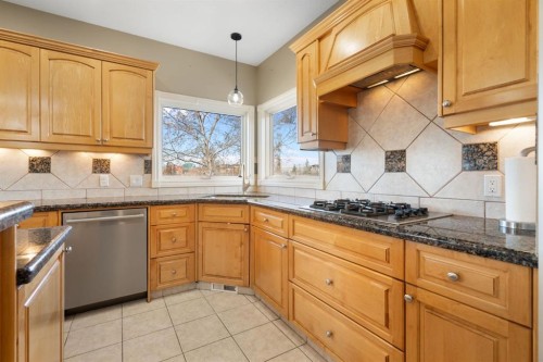 40 Arbour Estates Green Nw, Calgary, AB - Indoor Photo Showing Kitchen