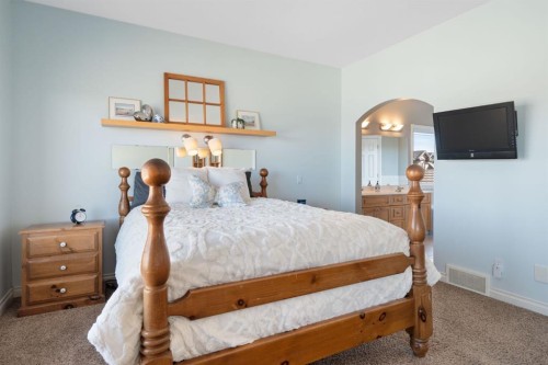 40 Arbour Estates Green Nw, Calgary, AB - Indoor Photo Showing Bedroom