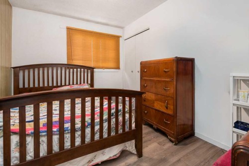 4503 Bowness Road Nw, Calgary, AB - Indoor Photo Showing Bedroom