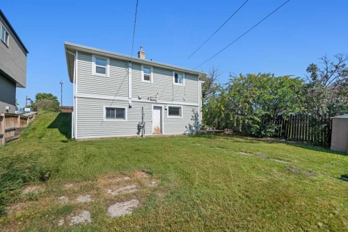 4503 Bowness Road Nw, Calgary, AB - Outdoor