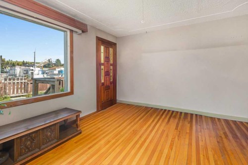 4503 Bowness Road Nw, Calgary, AB - Indoor Photo Showing Other Room