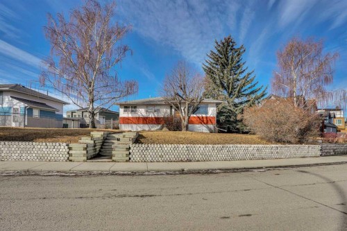 931 Robert Road Ne, Calgary, AB - Outdoor