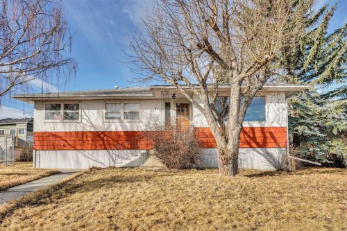 931 Robert Road Ne, Calgary, AB - Outdoor