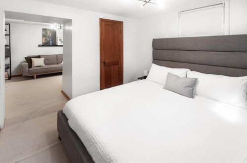 232 21 Avenue Ne, Calgary, AB - Indoor Photo Showing Bedroom