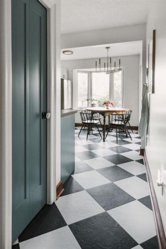 232 21 Avenue Ne, Calgary, AB - Indoor Photo Showing Other Room