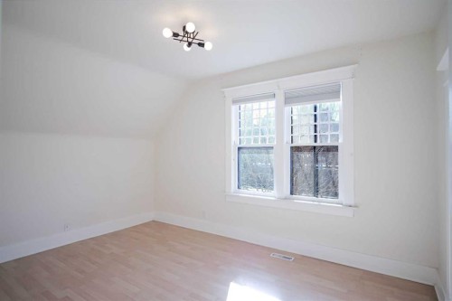 434 Memorial Drive Nw, Calgary, AB - Indoor Photo Showing Other Room