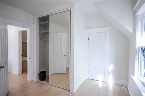 434 Memorial Drive Nw, Calgary, AB - Indoor Photo Showing Other Room