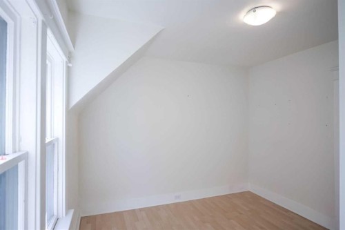 434 Memorial Drive Nw, Calgary, AB - Indoor Photo Showing Other Room