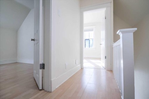 434 Memorial Drive Nw, Calgary, AB - Indoor Photo Showing Other Room