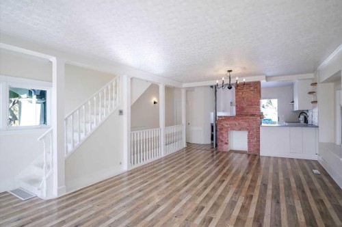434 Memorial Drive Nw, Calgary, AB - Indoor Photo Showing Other Room