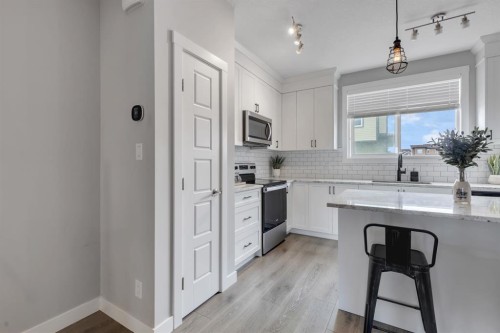 11 Sage Bluff Gate Nw, Calgary, AB - Indoor Photo Showing Kitchen With Upgraded Kitchen