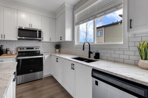 11 Sage Bluff Gate Nw, Calgary, AB - Indoor Photo Showing Kitchen With Double Sink With Upgraded Kitchen