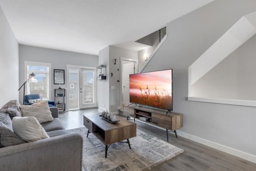 11 Sage Bluff Gate Nw, Calgary, AB - Indoor Photo Showing Living Room