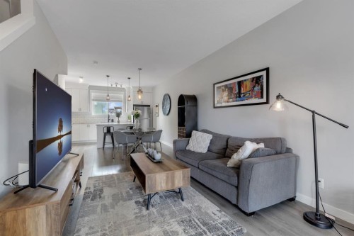 11 Sage Bluff Gate Nw, Calgary, AB - Indoor Photo Showing Living Room