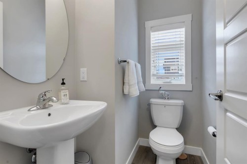11 Sage Bluff Gate Nw, Calgary, AB - Indoor Photo Showing Bathroom