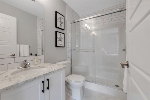 11 Sage Bluff Gate Nw, Calgary, AB - Indoor Photo Showing Bathroom