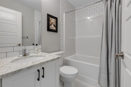 11 Sage Bluff Gate Nw, Calgary, AB - Indoor Photo Showing Bathroom
