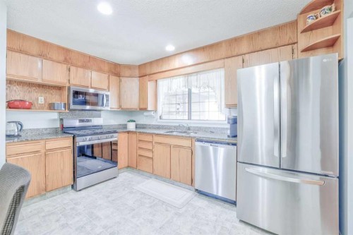 232 Templeside Circle Ne, Calgary, AB - Indoor Photo Showing Kitchen With Stainless Steel Kitchen
