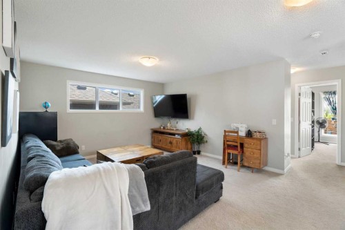 217 Buckskin Way, Cochrane, AB - Indoor Photo Showing Living Room