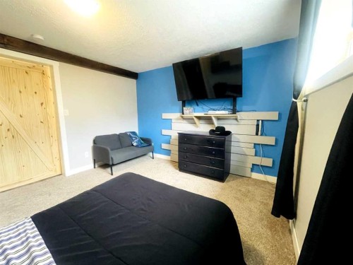 217 Buckskin Way, Cochrane, AB - Indoor Photo Showing Bedroom
