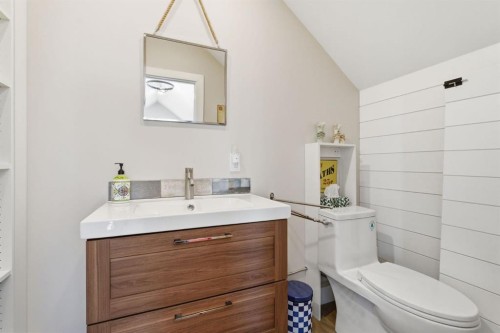 419 Cottageclub Cove, Rural Rocky View County, AB - Indoor Photo Showing Bathroom