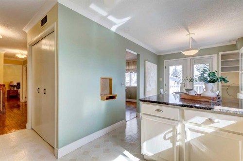 12 Vandoos Villas Nw, Calgary, AB 