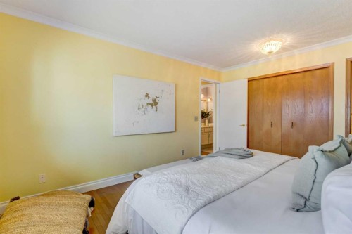 12 Vandoos Villas Nw, Calgary, AB 