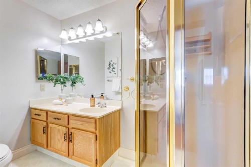 12 Vandoos Villas Nw, Calgary, AB 