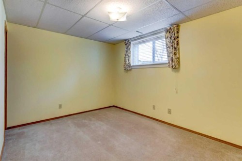 12 Vandoos Villas Nw, Calgary, AB 