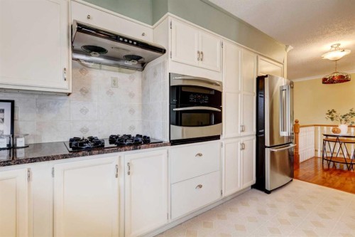 12 Vandoos Villas Nw, Calgary, AB 