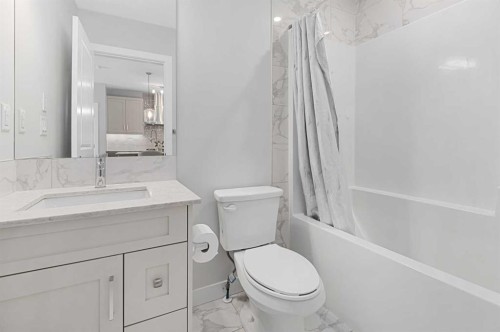 311-200 Auburn Meadows Common Se, Calgary, AB - Indoor Photo Showing Bathroom