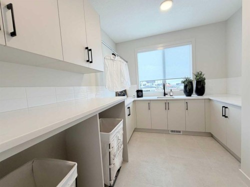 406 Crimson Ridge Place Nw, Calgary, AB - Indoor Photo Showing Bathroom