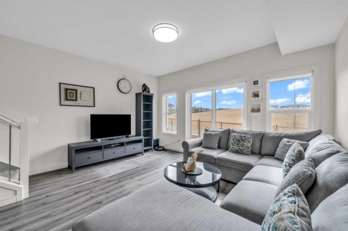 103-116 Saddlestone Heath Ne, Calgary, AB - Indoor Photo Showing Living Room